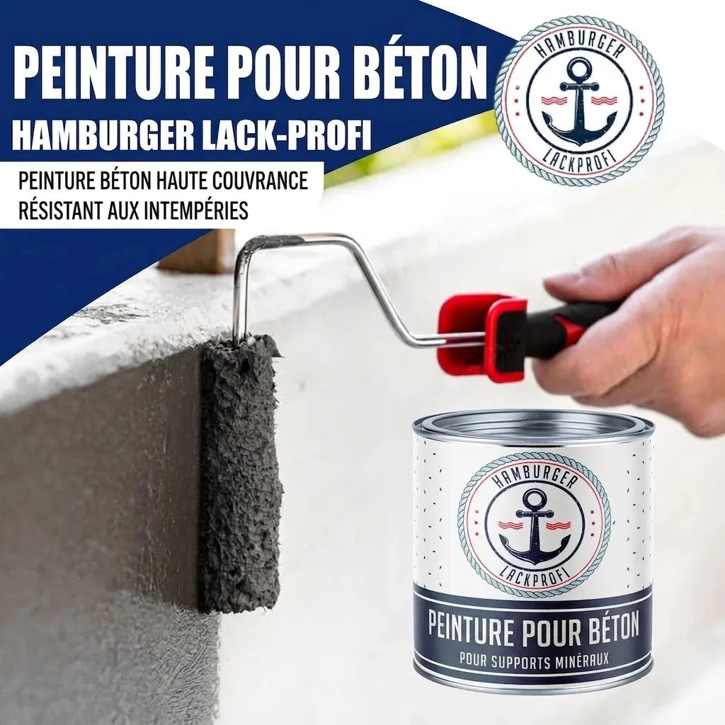 Peinture pour béton Hamburger Lack-Profi, rouleau gris sur mur en béton, pot tenu en bas à droite