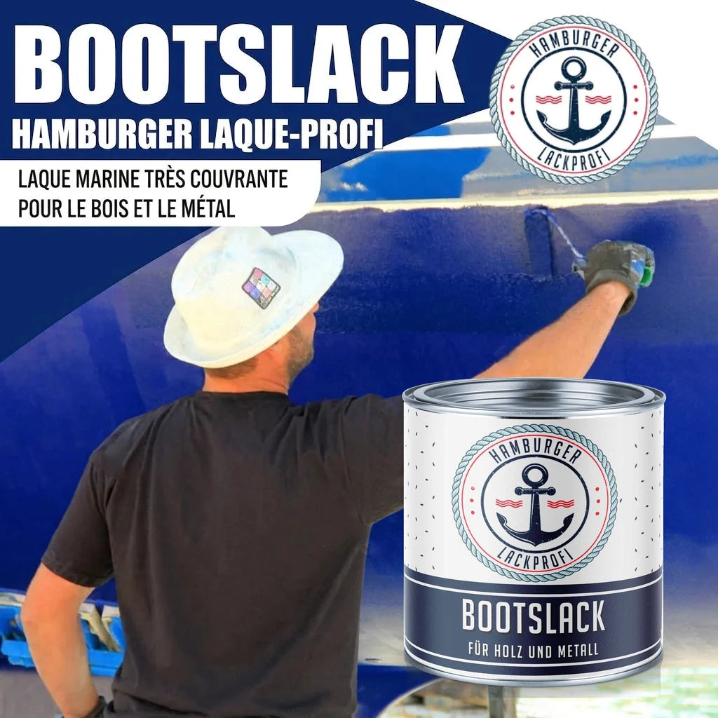 Peinture "BOOTSLACK" de Hamburger Lackprofi. Un homme peint une coque de bateau en bleu.