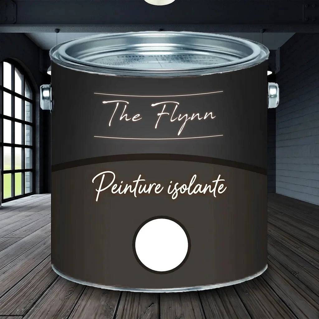 Pot de peinture isolante noir mat The Flynn sur parquet en bois foncé dans une pièce industrielle.