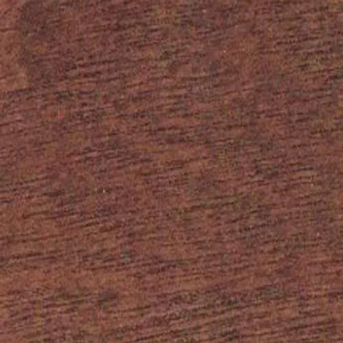 Texture de bois brun-rouge avec un grain fin.