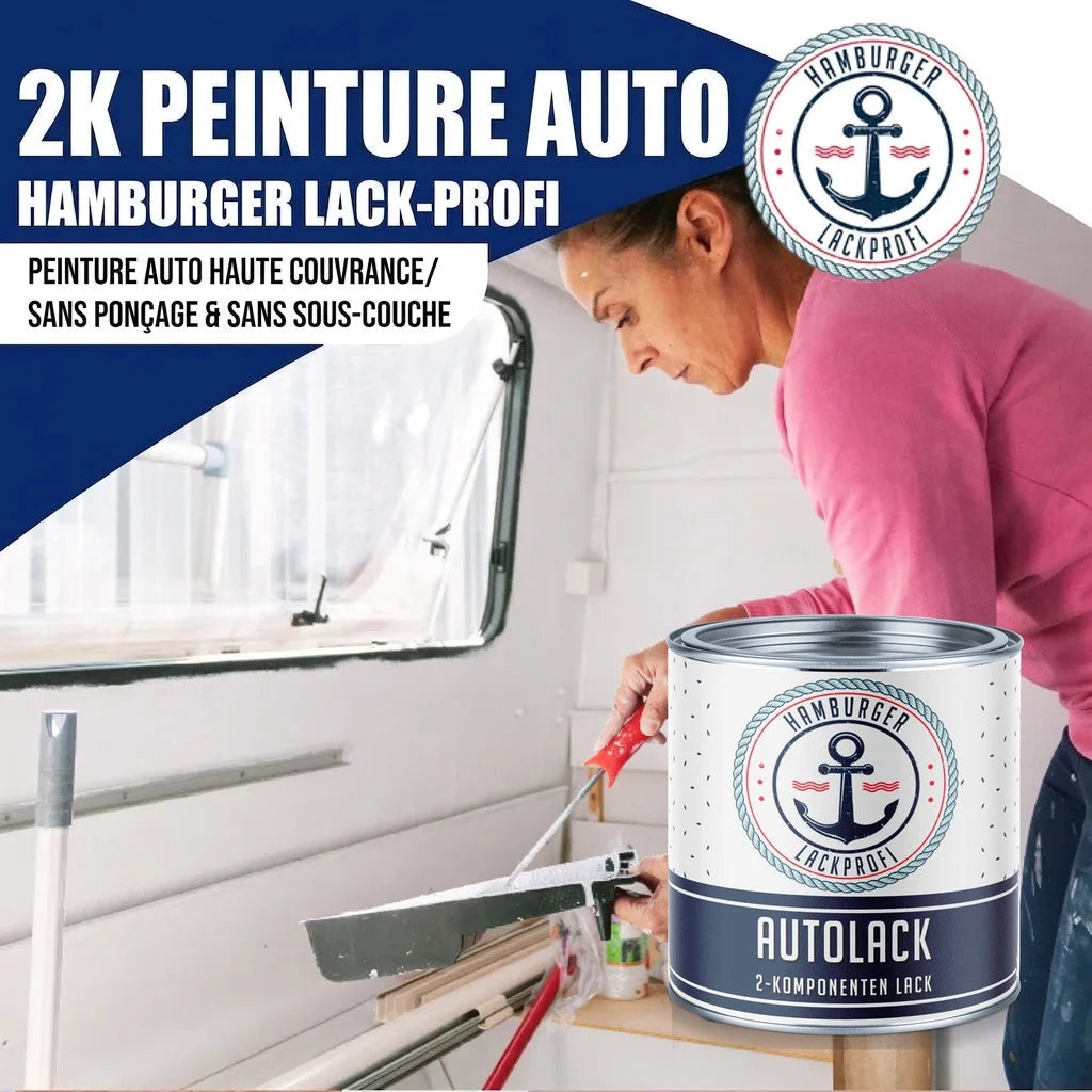 Femme peignant l'intérieur d'un véhicule avec "Hamburger Lack-Profi Autolack 2-Komponenten Lack".