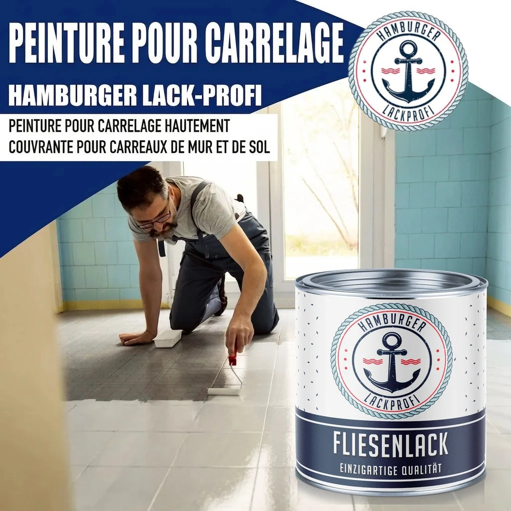 Homme peignant un sol avec la peinture carrelage noir RAL 9005 Hamburger Lack-Profi, pot à côté