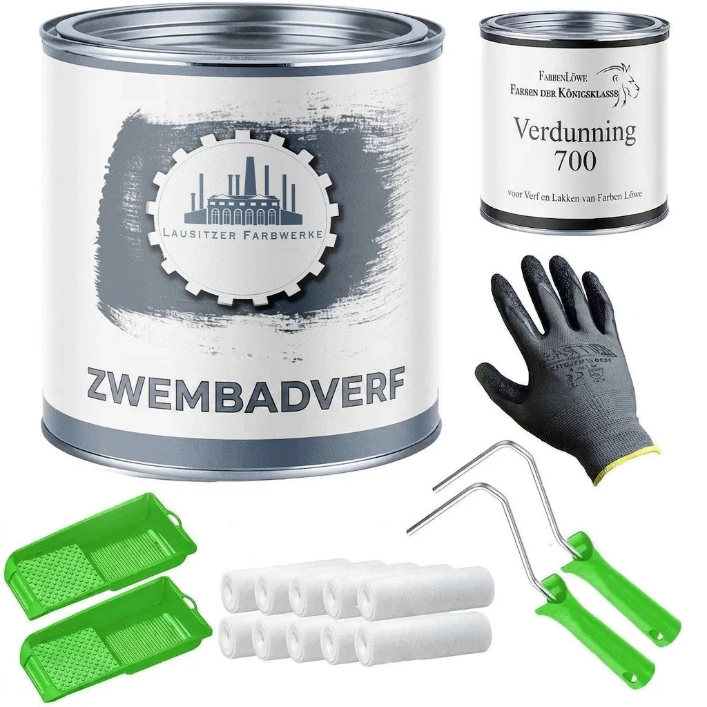Zwembadverfset met blik zwembadverf, verdunning, verfrollers, verfbakjes en handschoenen voor het schilderen van een zwembad.